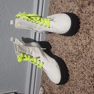 Forever 21 Women's Size 7 White Platform Boots